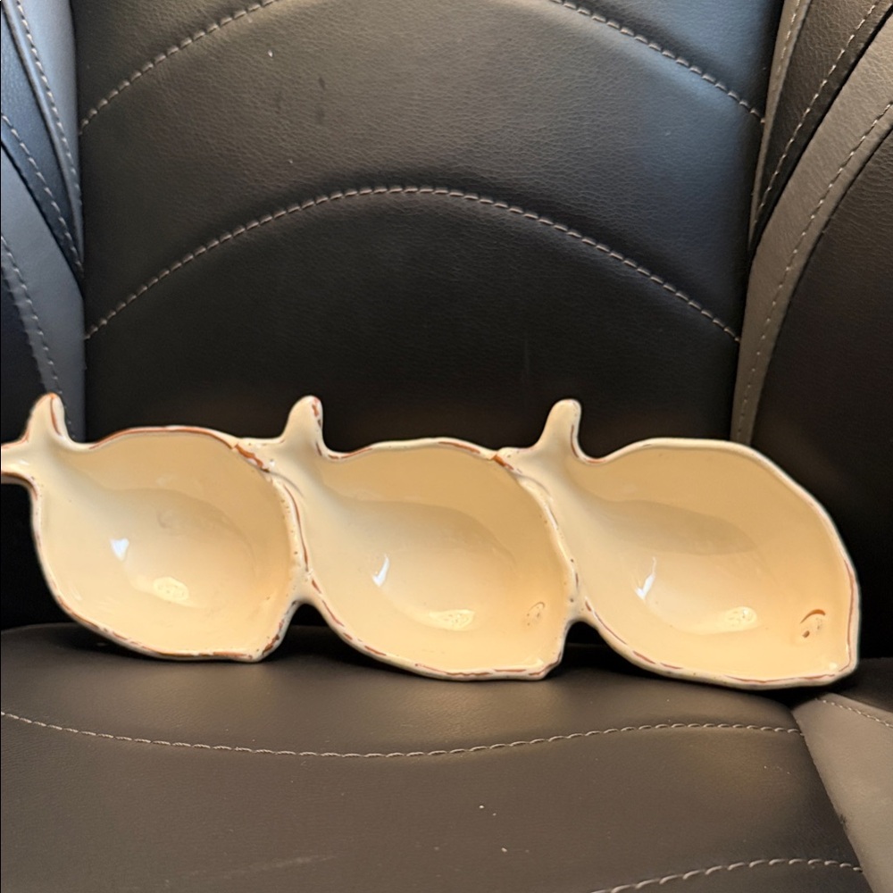 Vietri Cream Ceramic Triple Leaf Serving Dish